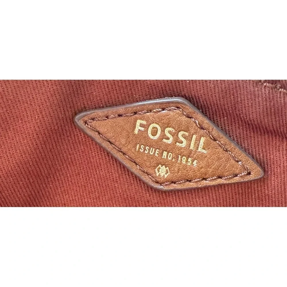 Fossil zipper pouch